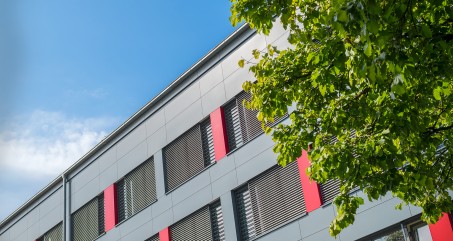 Foto: Gebäude mit roten Ziegeln