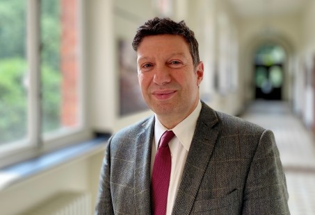 Das Bild zeigt Prof. Dr. Christian Lange-Asschenfeldt